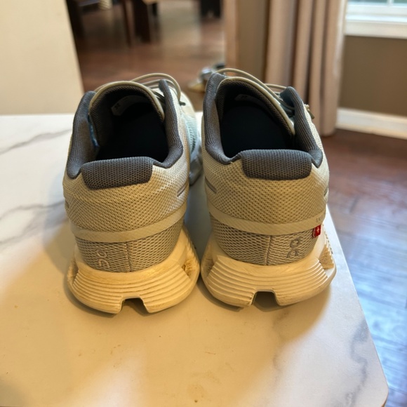 On clouds - Picture 4 of 5